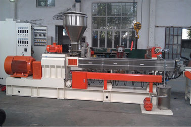 Chiny 500 Kg / H Wyjście Twin Wytłaczarka Maszyna PP Płatki butelek Recykling Making Machine fabryka